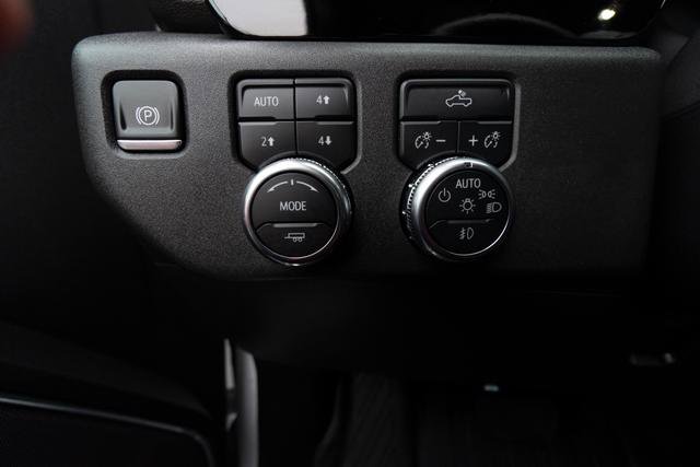 Used 2024 GMC Sierra 1500 Elevation image 17