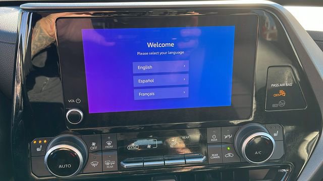 Used 2023 Toyota Highlander XLE image 11