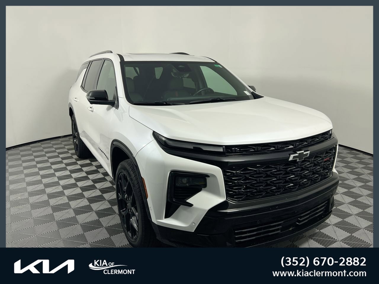 Used 2024 Chevrolet Traverse RS w/ LPO, Floor Liner Package image 1