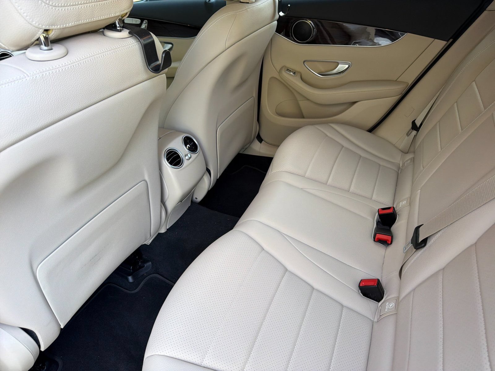 Used 2021 Mercedes-Benz GLC 300 4MATIC image 11