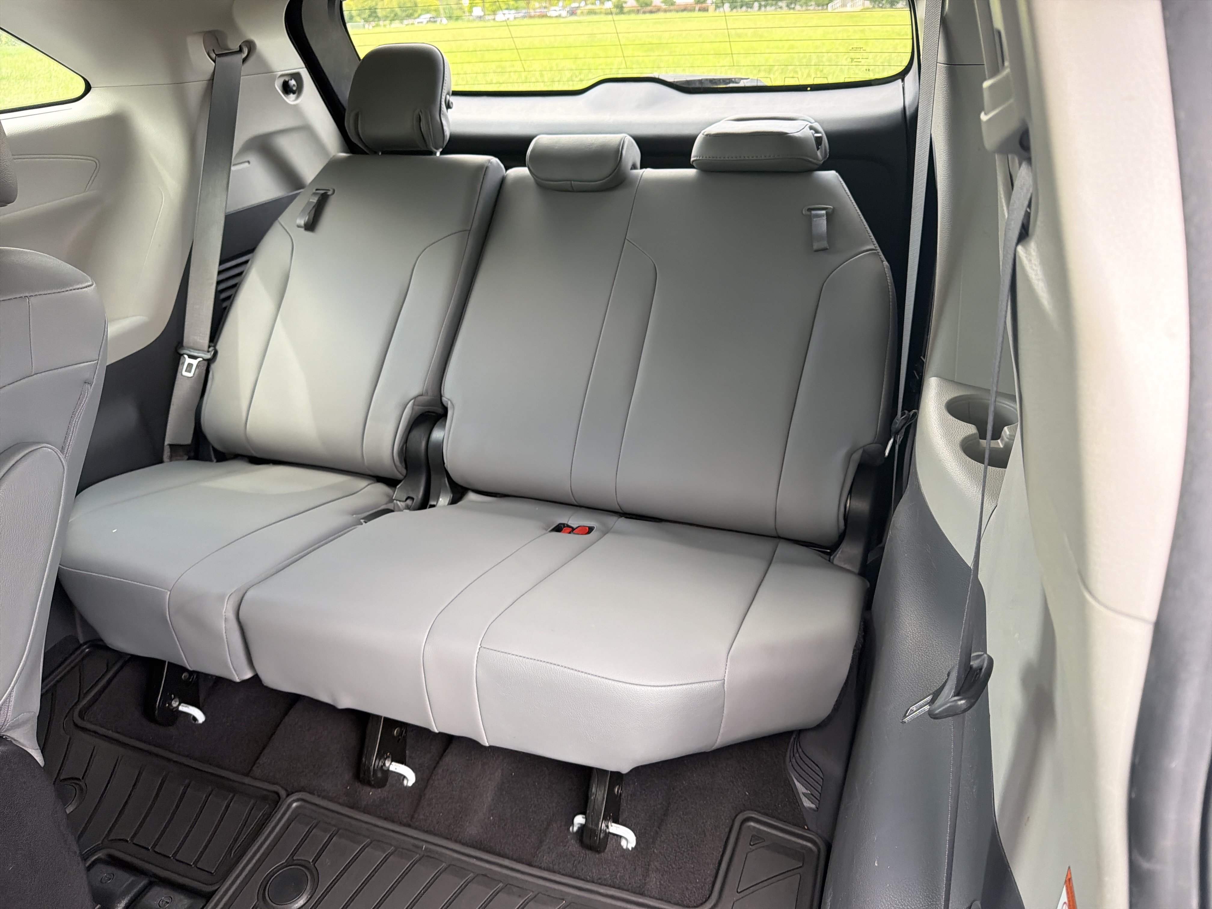 Used 2022 Toyota Sienna XLE FWD image 27