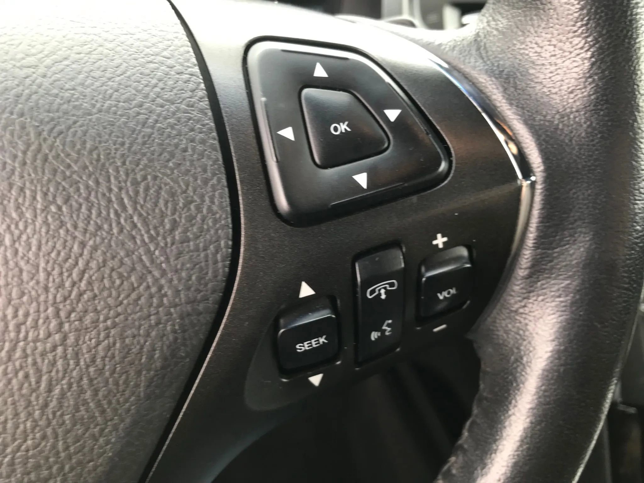 Used 2014 Lincoln MKS Sedan 4D w/ Equipment Group 101A image 19