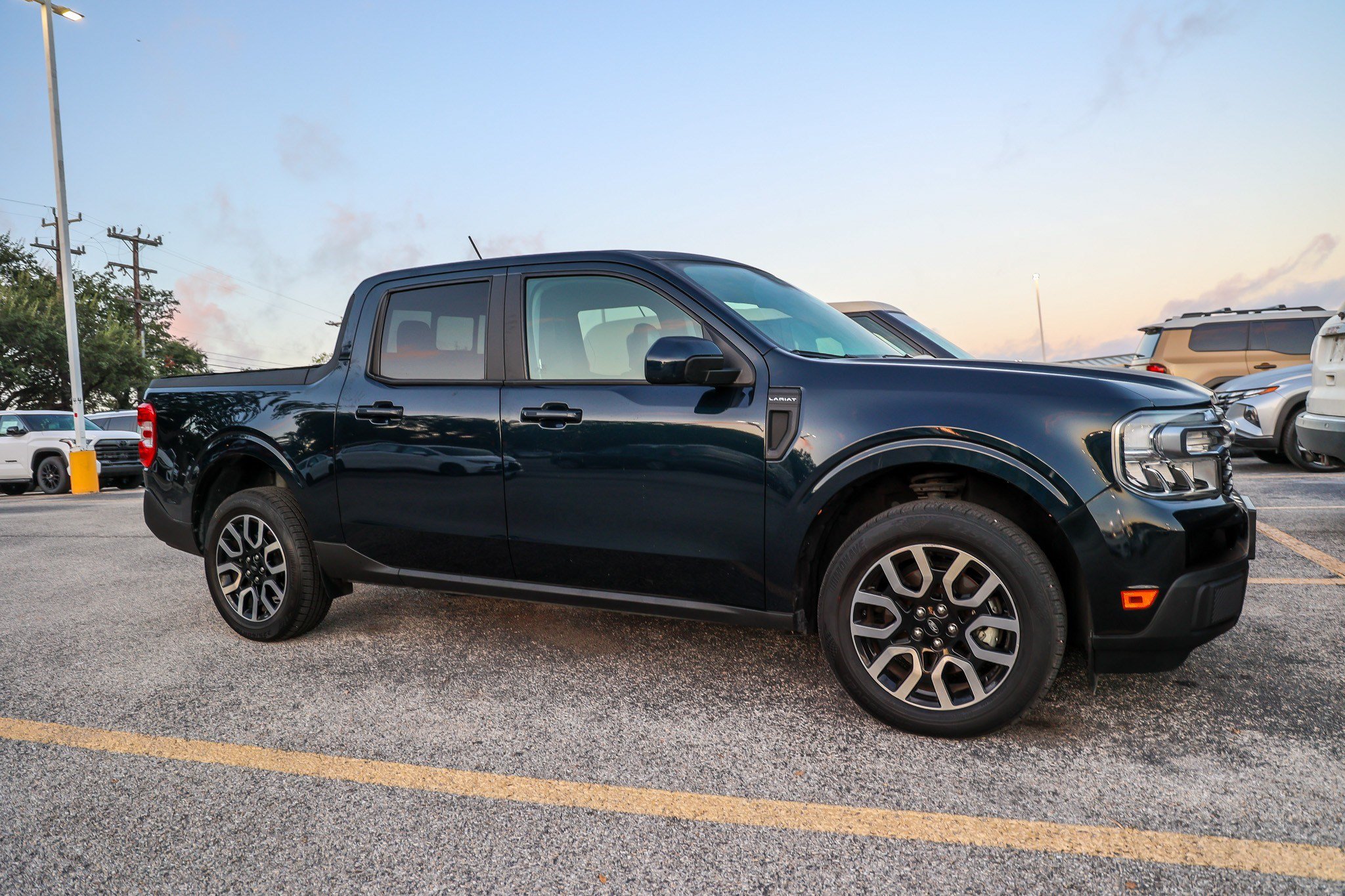 Used 2022 Ford Maverick Lariat FWD image 6