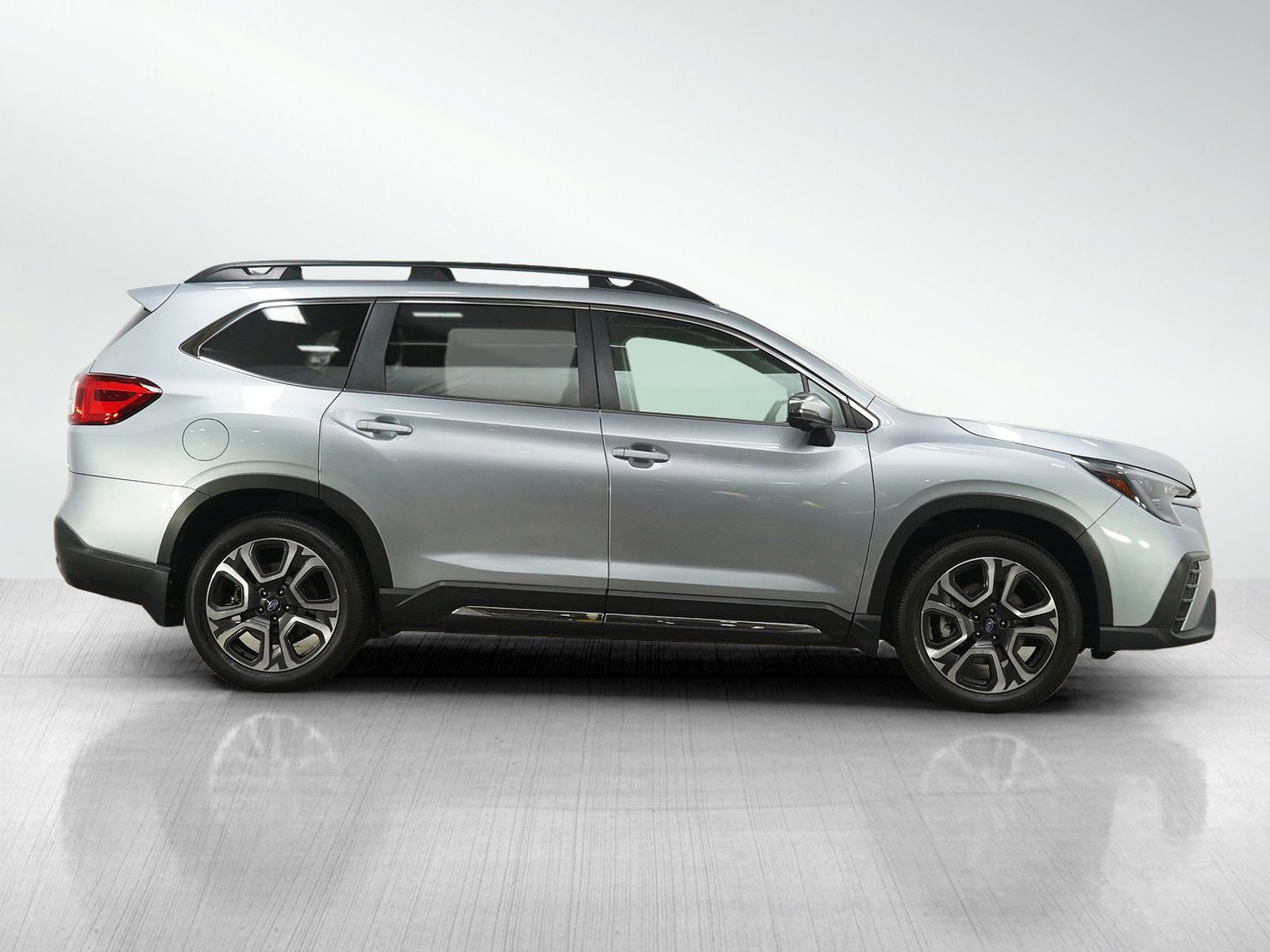 Used 2023 Subaru Ascent Limited w/ Technology Package AWD/4WD image 6