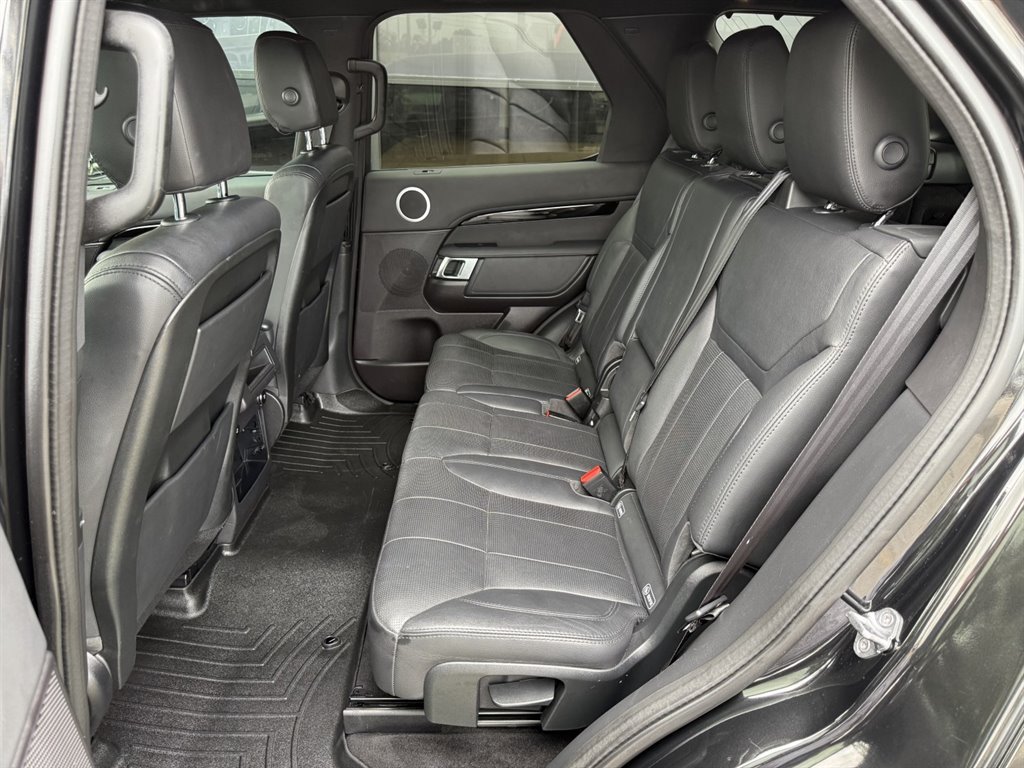 Used 2019 Land Rover Discovery SE AWD/4WD image 15