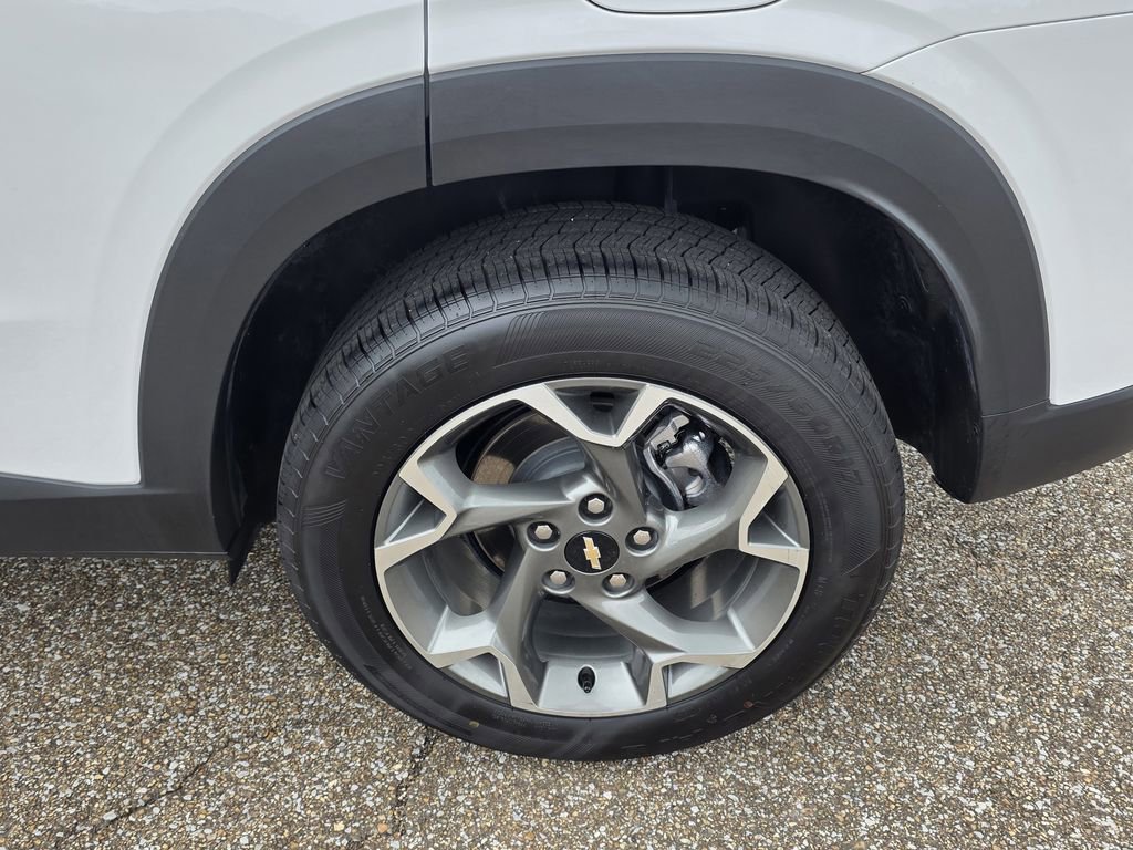 Used 2025 Chevrolet Trax LT w/ LT Convenience Package FWD image 35