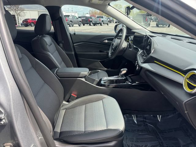 Certified 2024 Chevrolet Trax LT FWD image 17