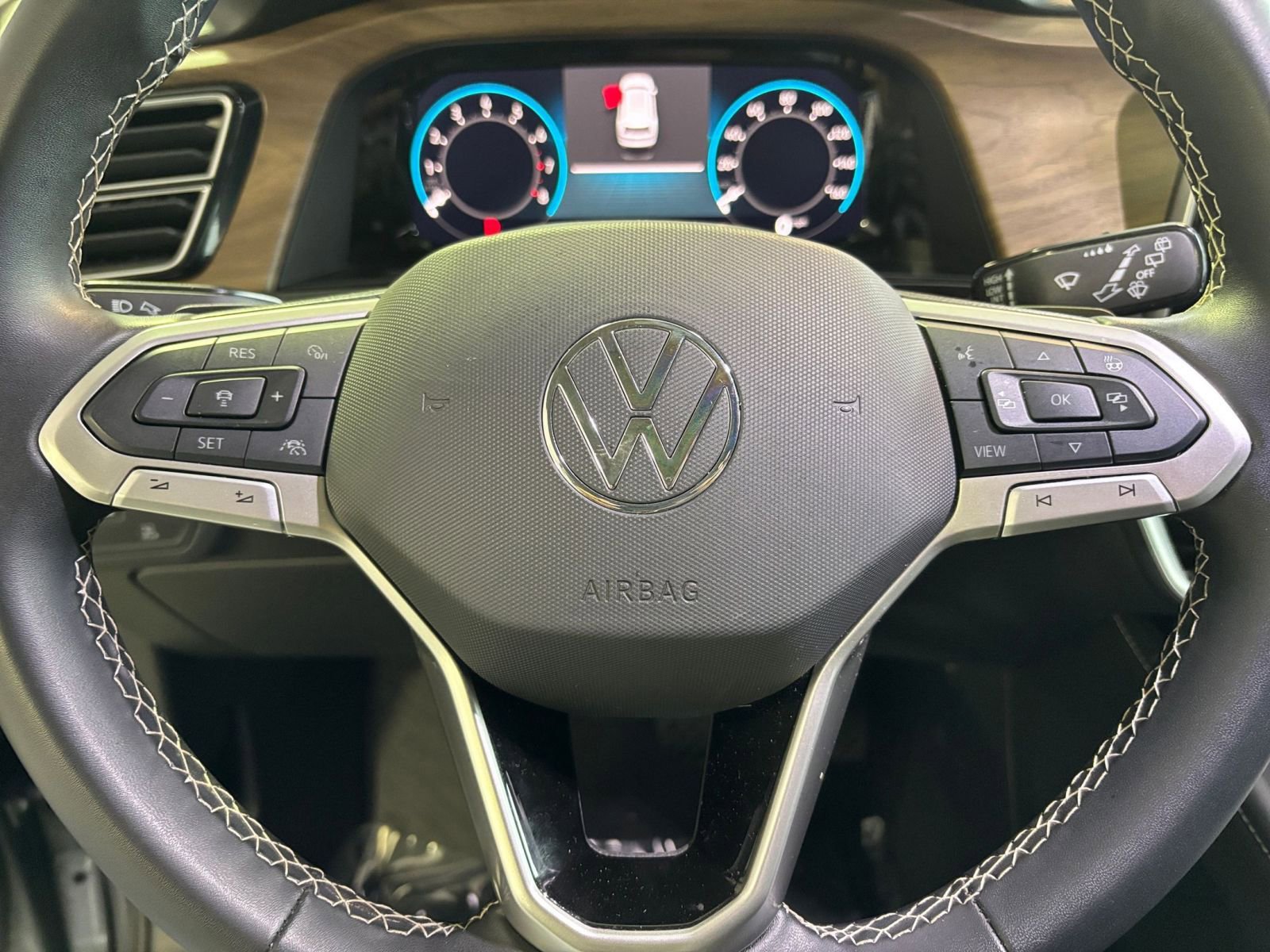 Used 2025 Volkswagen Atlas SE image 28