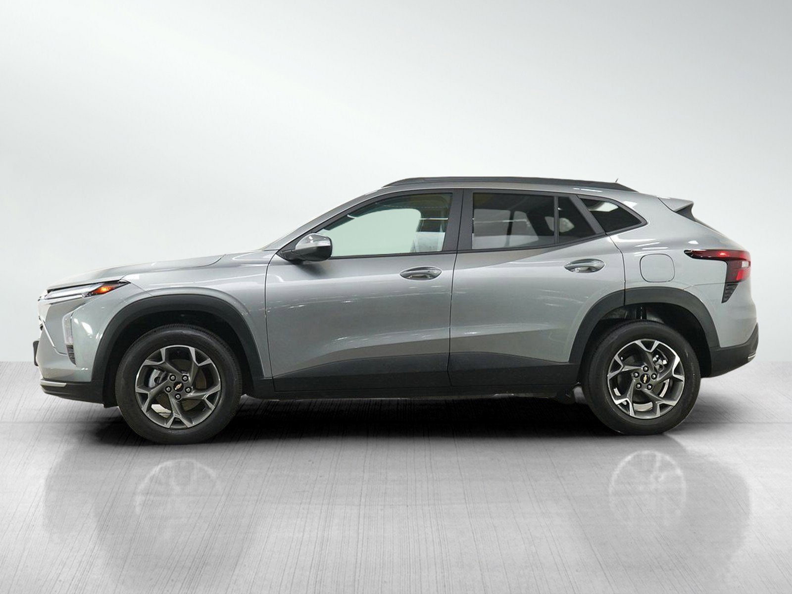 Used 2024 Chevrolet Trax LT w/ Driver Confidence Package FWD image 2