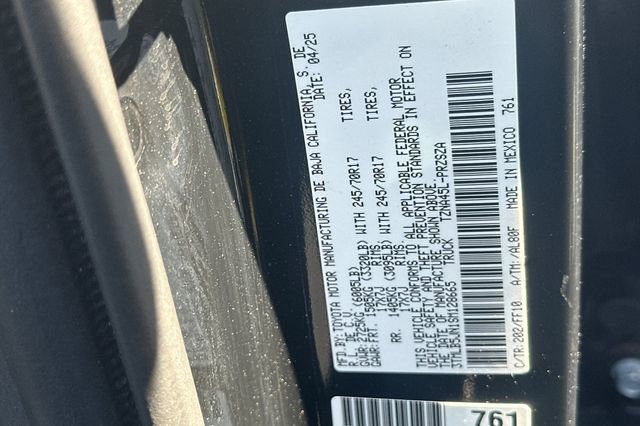 Used 2025 Toyota Tacoma SR5 AWD/4WD image 36
