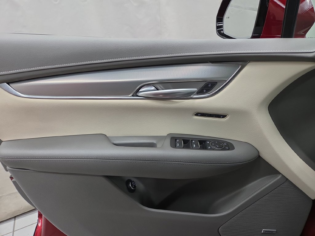 Used 2022 Cadillac XT5 Premium Luxury AWD/4WD image 23