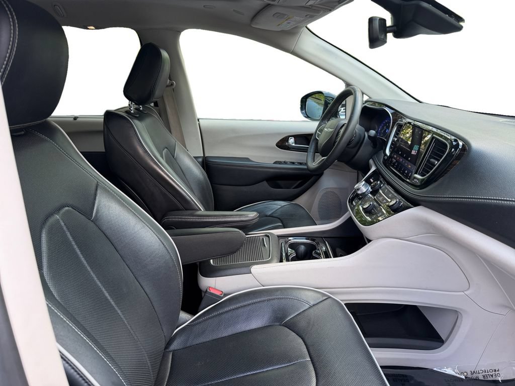 Used 2023 Chrysler Pacifica Limited FWD image 15