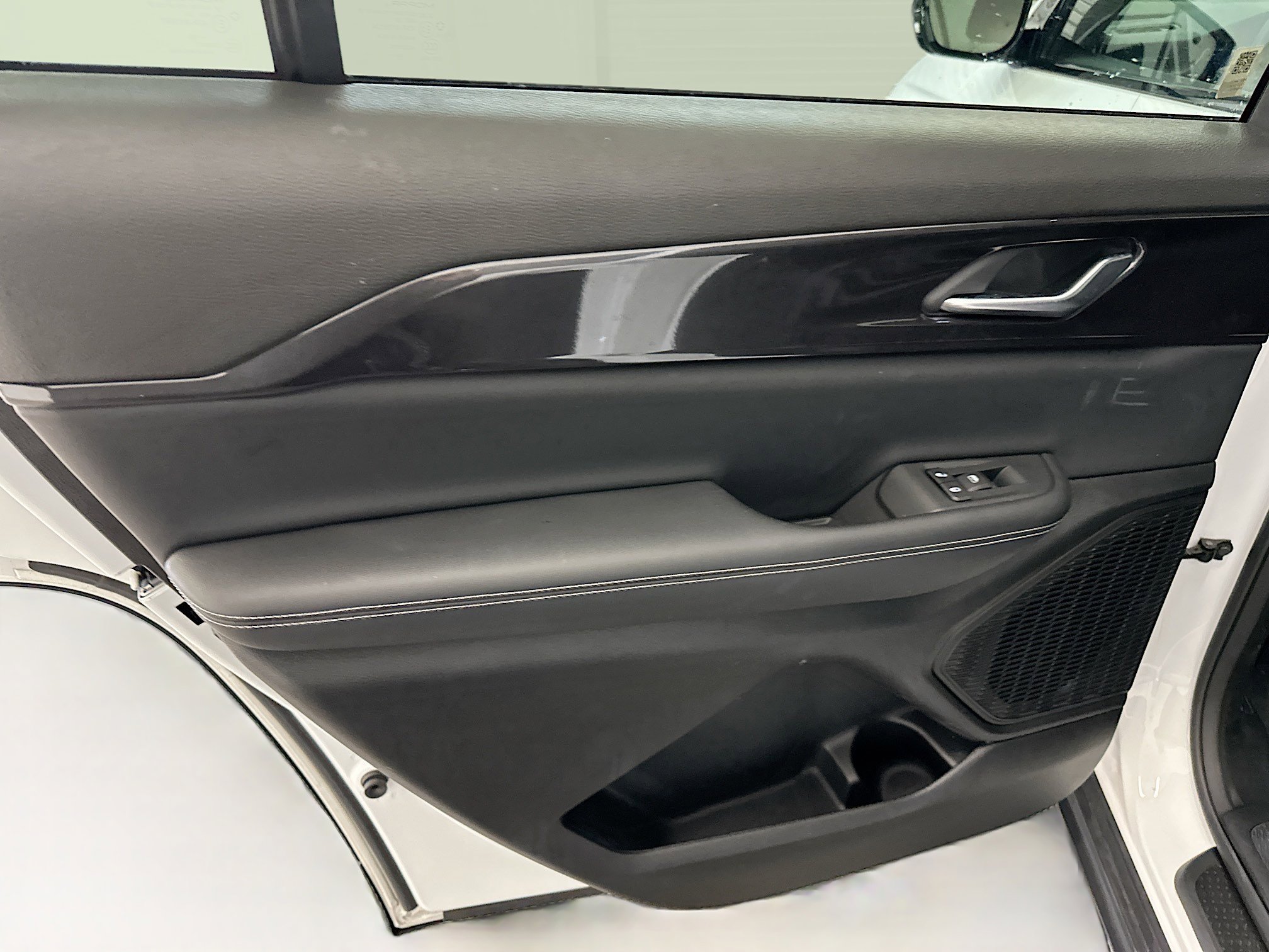 Used 2023 Jeep Grand Cherokee L Laredo image 27