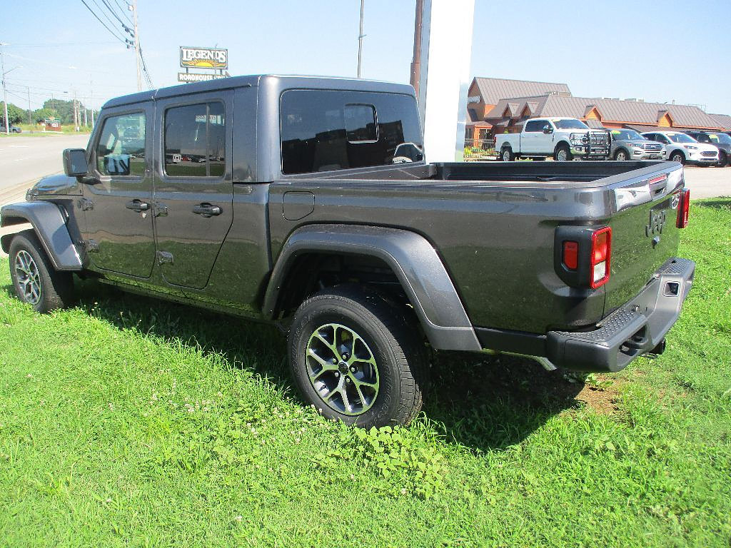 New 2025 Jeep Gladiator Sport AWD/4WD image 15