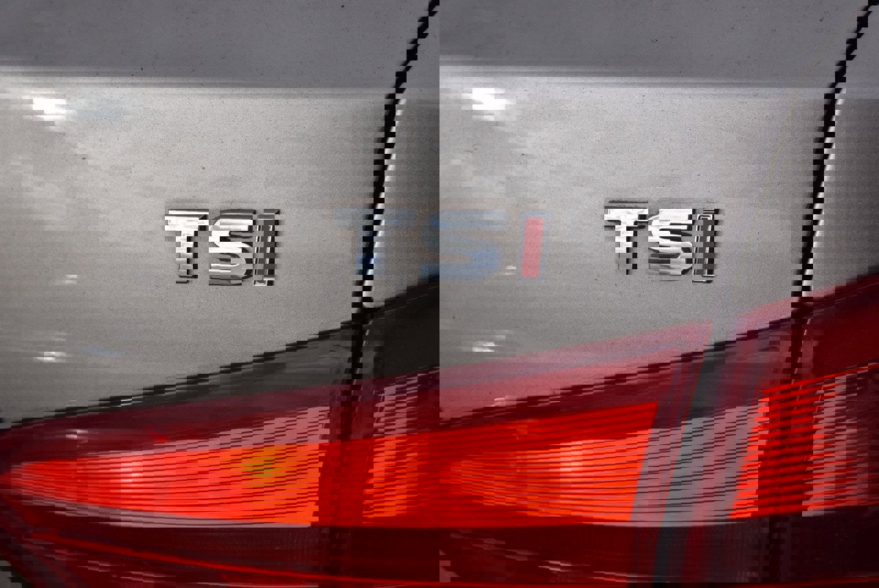 Used 2015 Volkswagen Passat 1.8T Limited Edition image 11