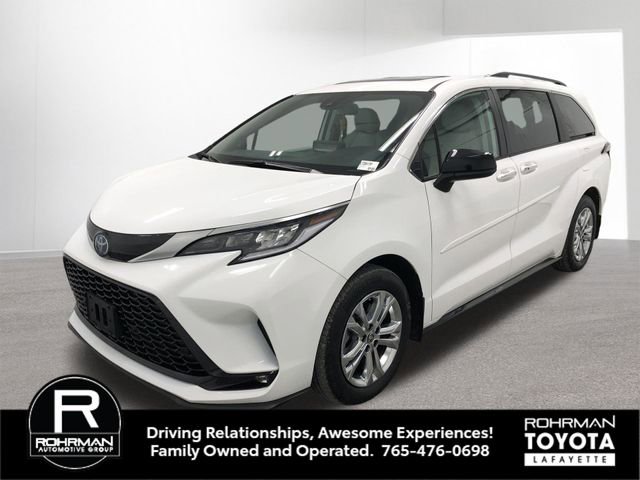 Used 2023 Toyota Sienna XSE w/ XSE Plus Package AWD/4WD image 2
