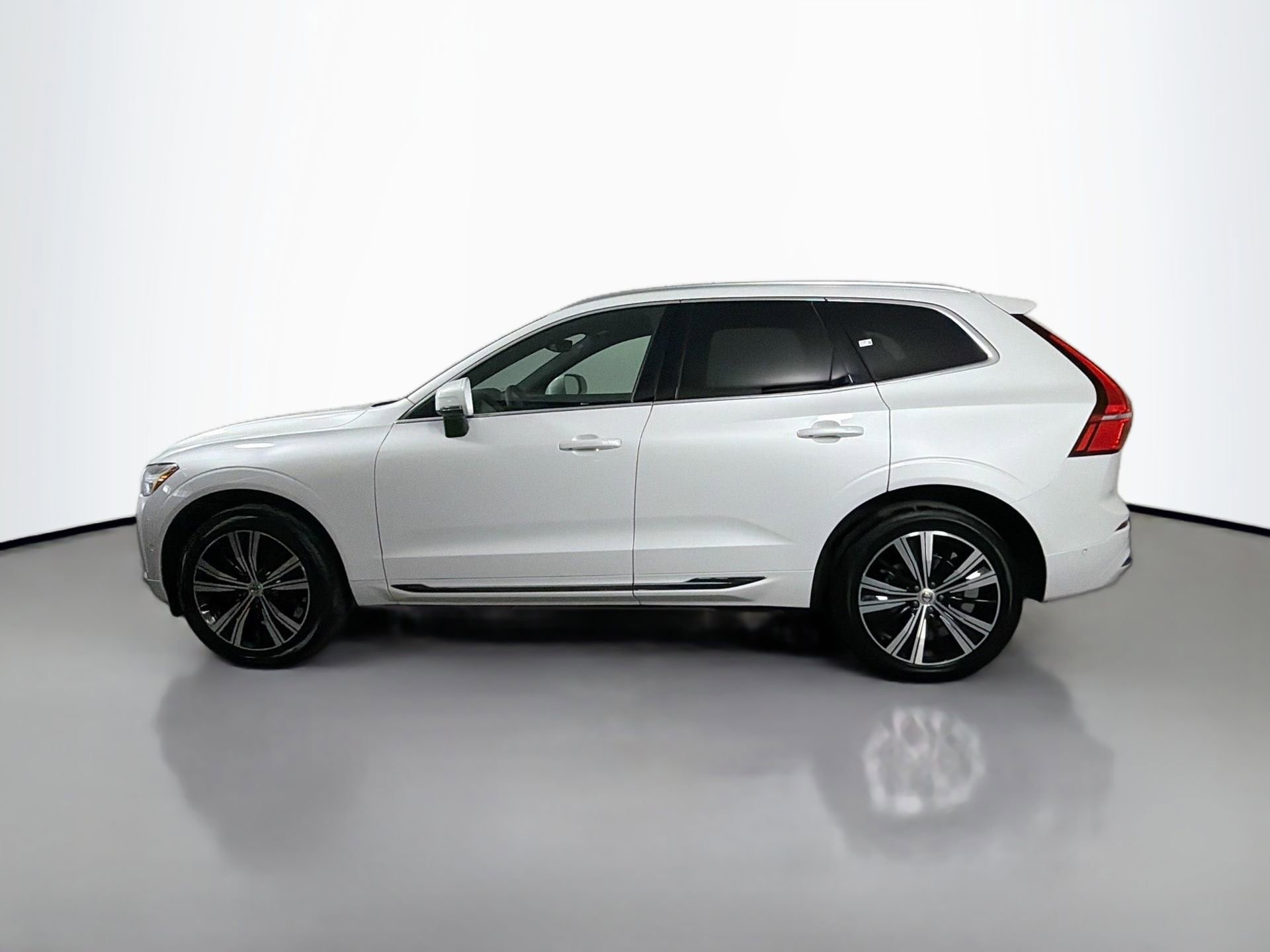 Certified 2023 Volvo XC60 B5 Plus w/ Protection Package Premier FWD image 9