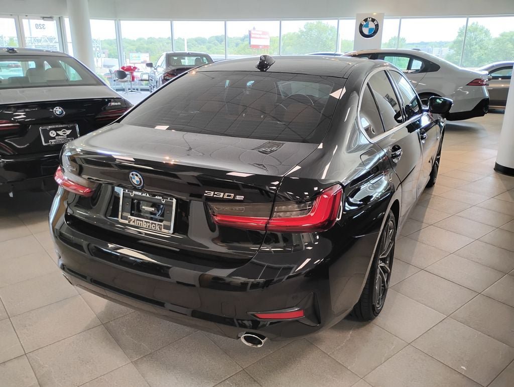 Used 2022 BMW 330e xDrive w/ Driving Assistance Package AWD/4WD image 3