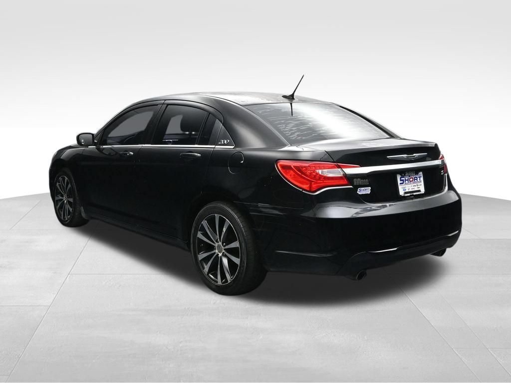 Used 2013 Chrysler 200 Limited FWD image 3