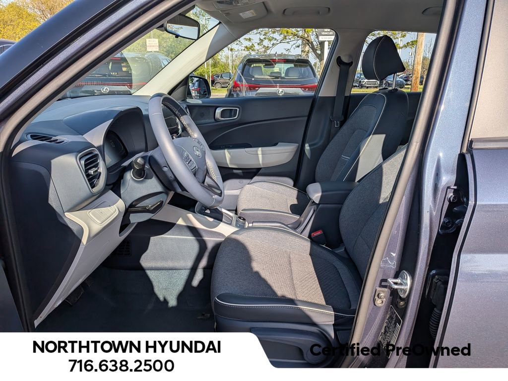 Used 2025 Hyundai Venue Limited FWD image 10