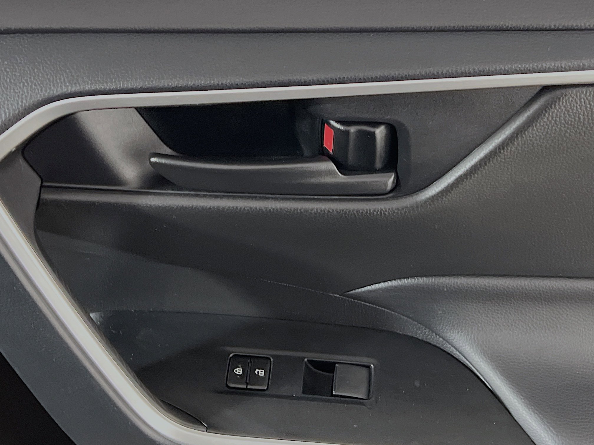 Used 2025 Toyota RAV4 LE image 31