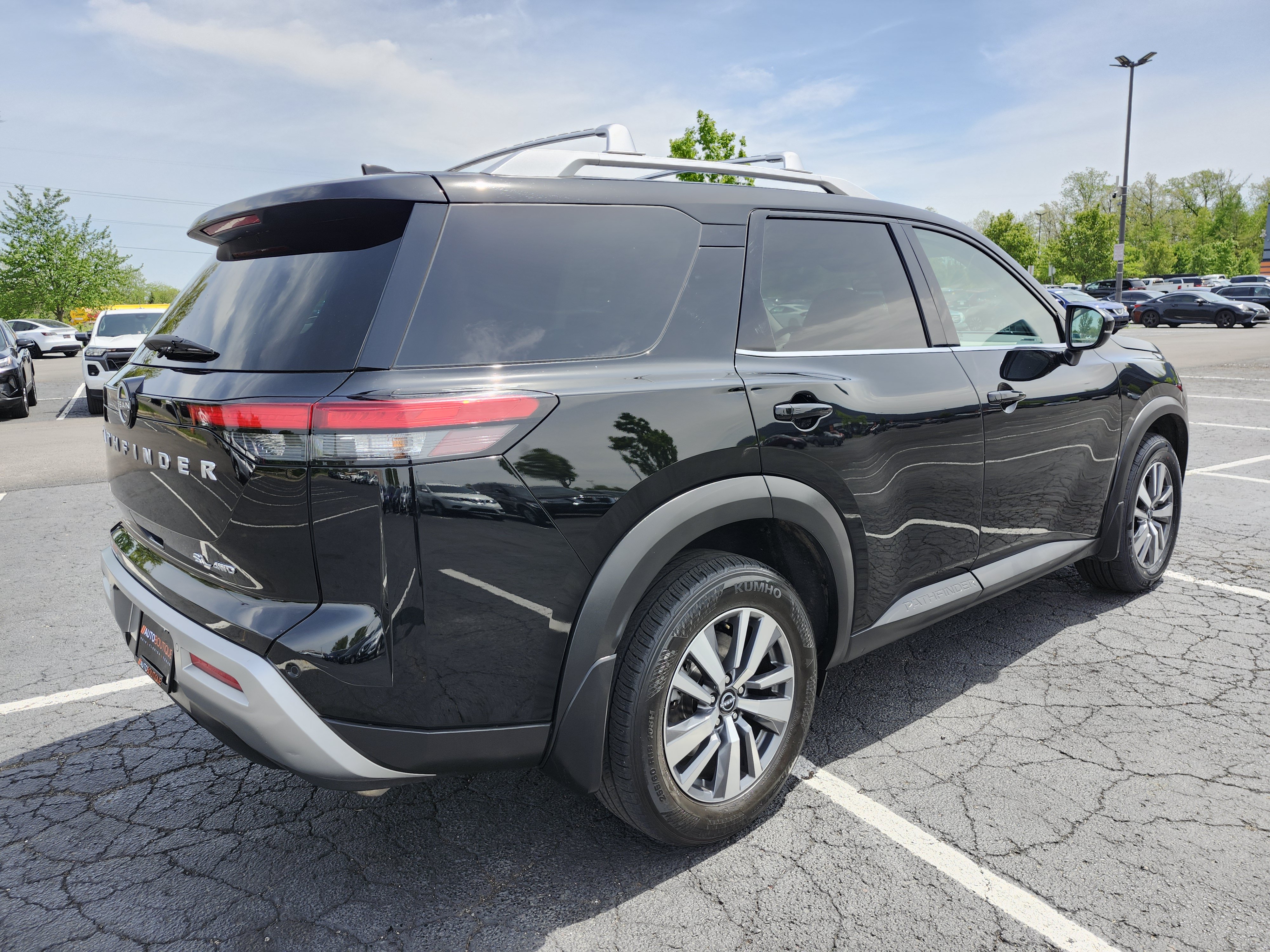 Used 2023 Nissan Pathfinder SL AWD/4WD image 17