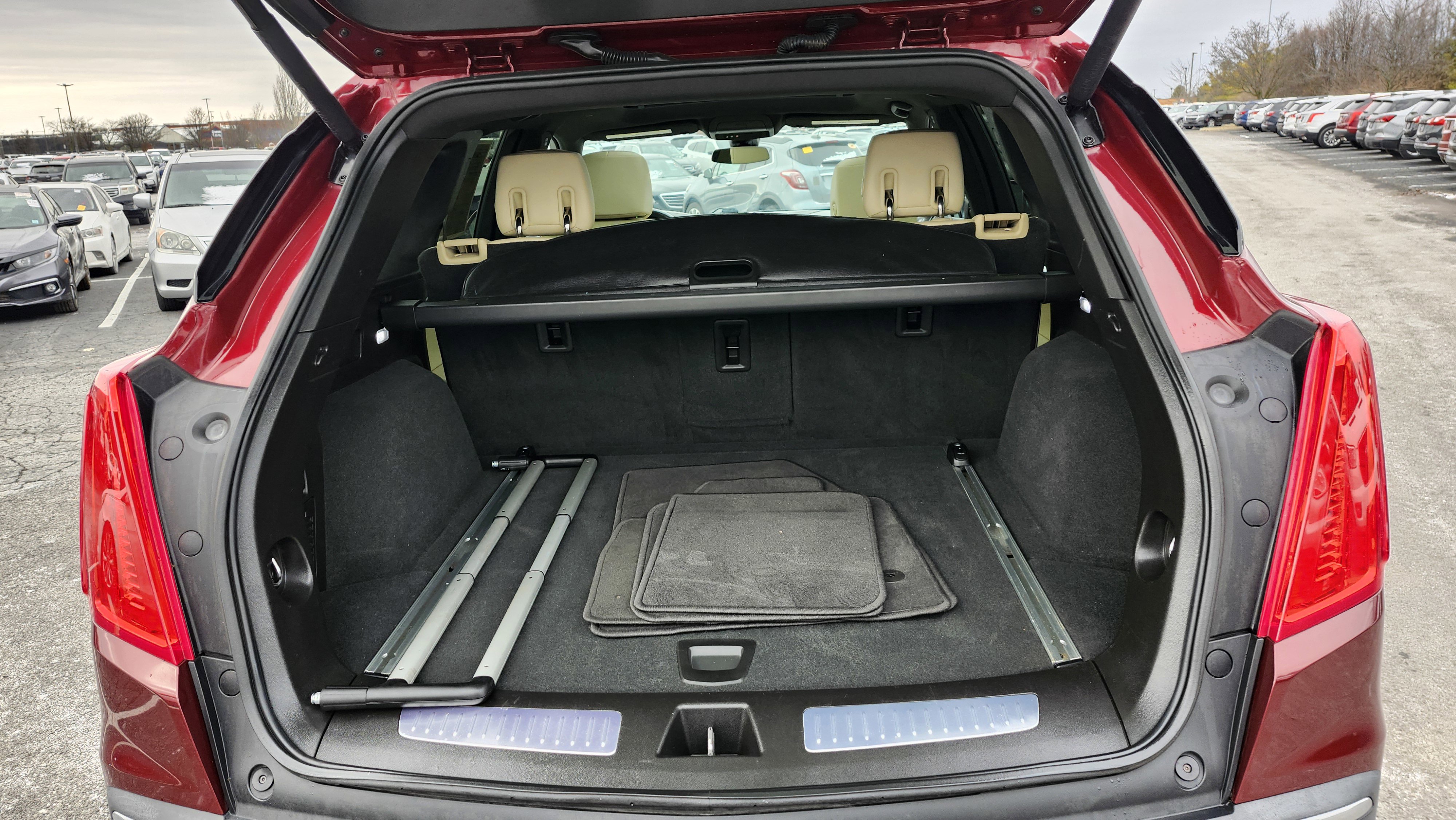 Used 2018 Cadillac XT5 Luxury w/ Driver Awareness Package image 22