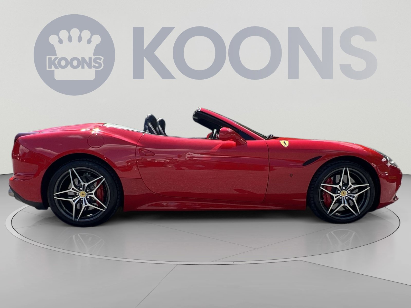 Used 2016 Ferrari California T RWD image 12