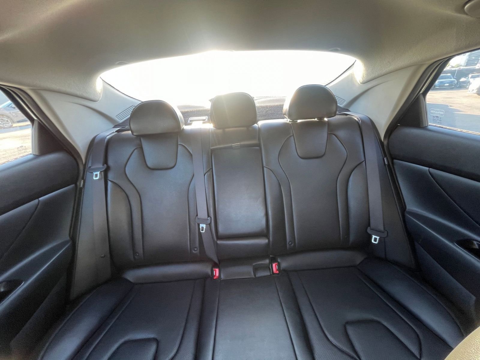 Used 2025 Hyundai Elantra Limited image 33