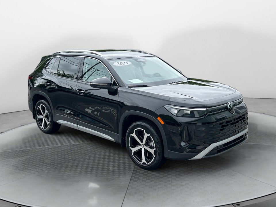 Certified 2025 Volkswagen Tiguan SE