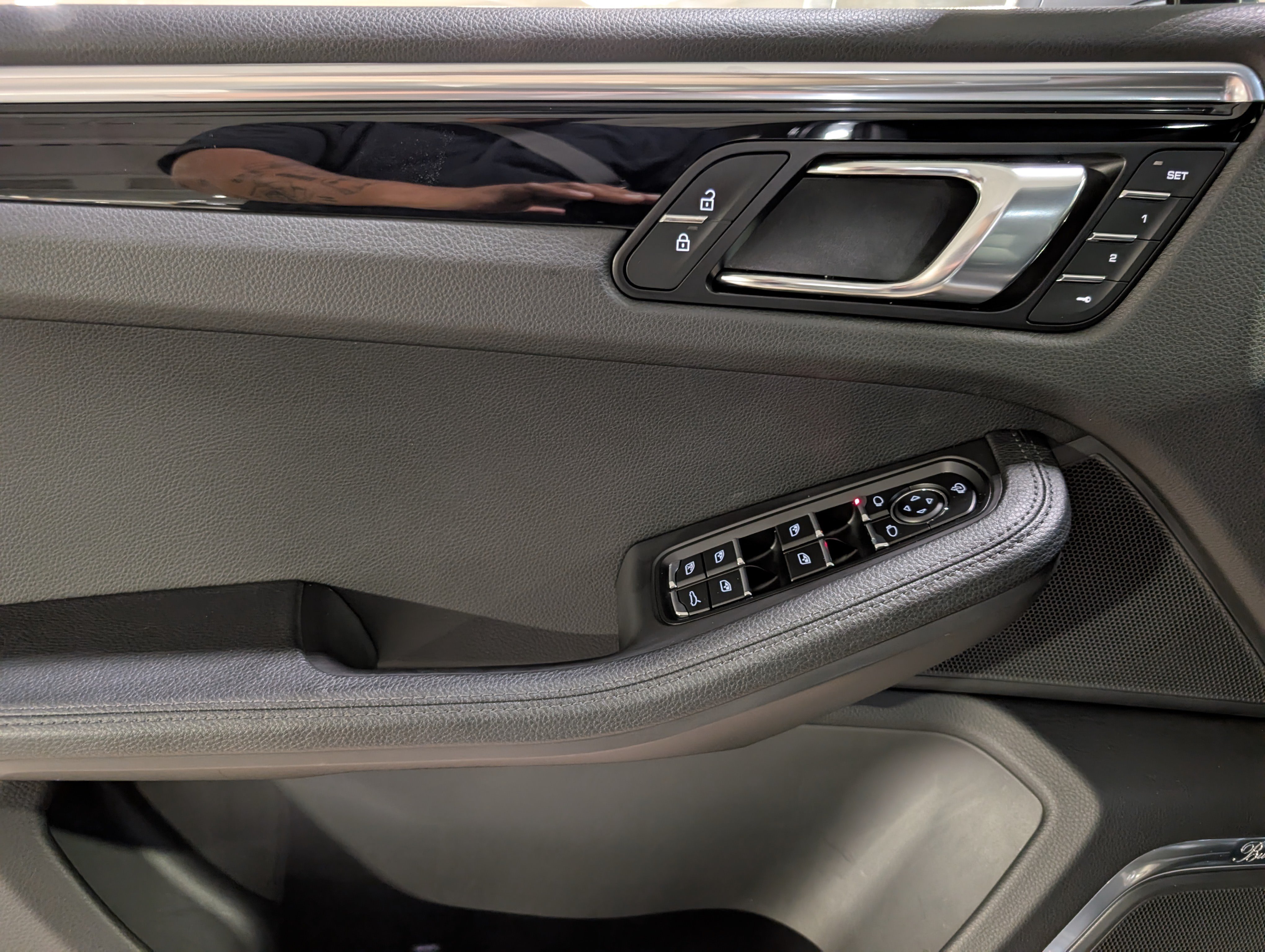Certified 2023 Porsche Macan Turbo AWD/4WD image 20