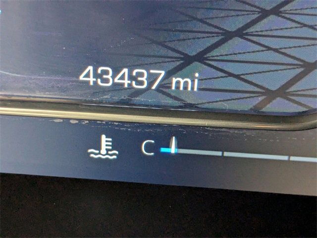 Used 2024 GMC Sierra 3500 SLT w/ SLT Premium Package image 19