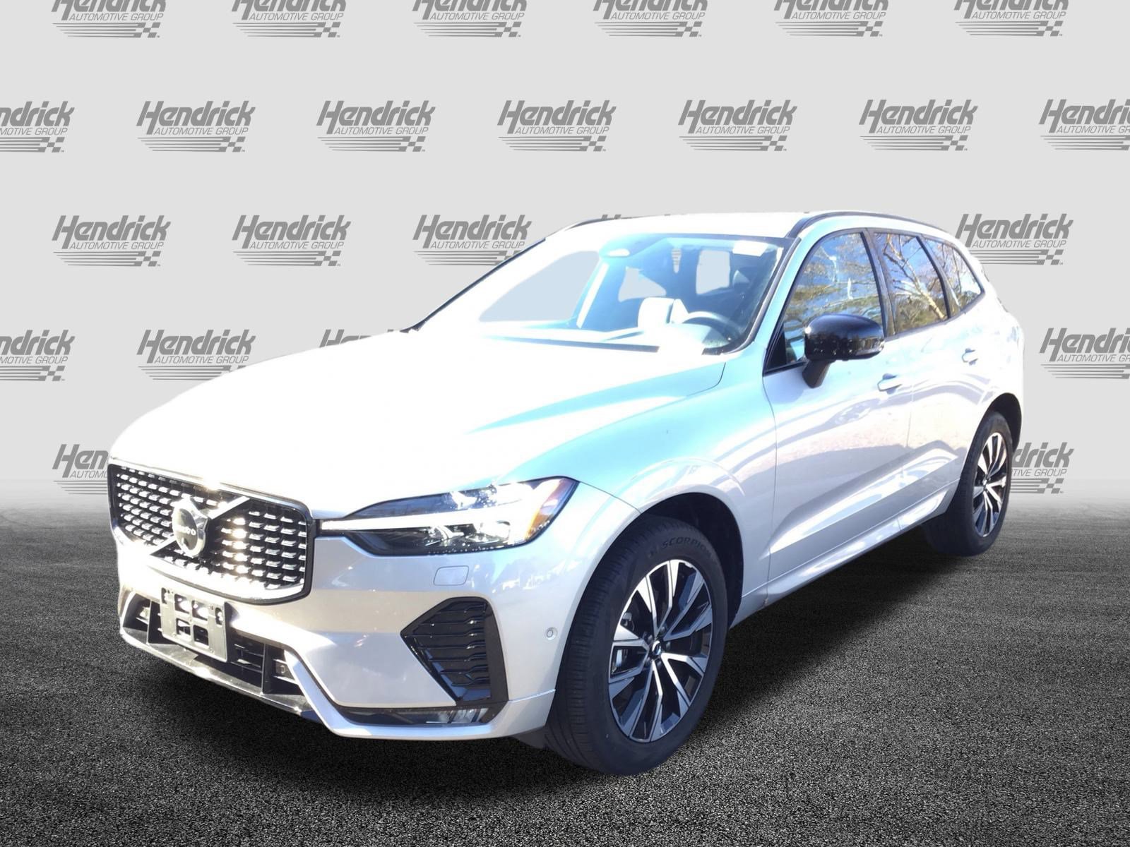 Certified 2025 Volvo XC60 B5 Plus image 3