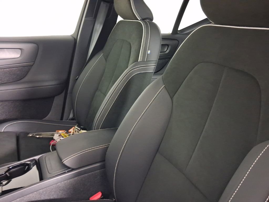 Certified 2023 Volvo XC40 Recharge Plus w/ Protection Package Premier AWD/4WD image 20