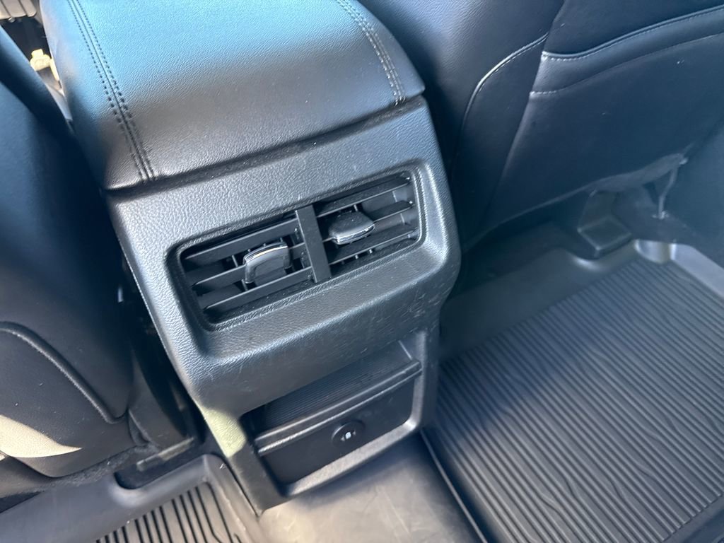 Used 2023 Ford Edge SEL image 17