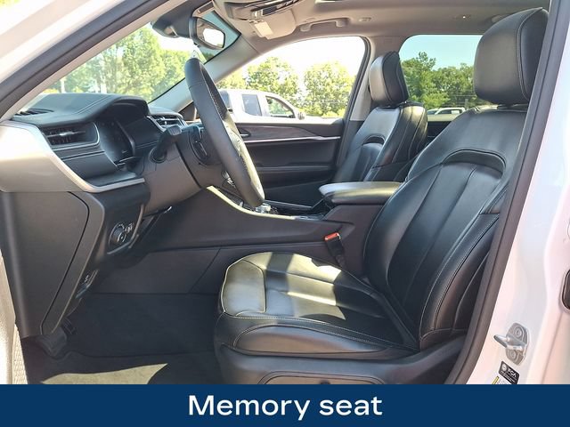 Used 2023 Jeep Grand Cherokee L Limited AWD/4WD image 2