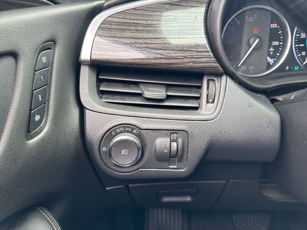 Used 2018 Buick Envision Premium image 16