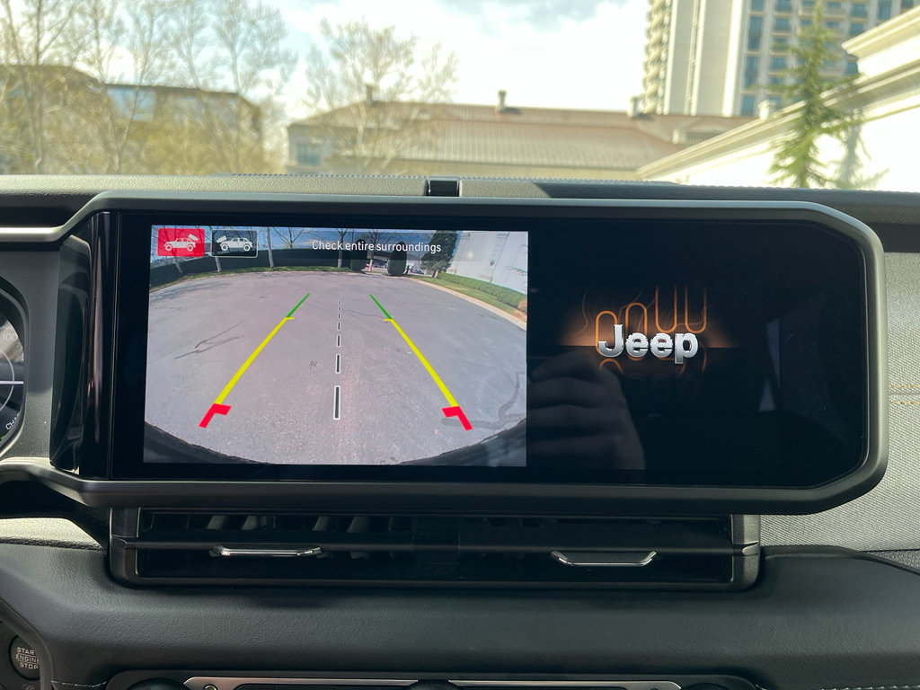 Used 2025 Jeep Wrangler Sahara image 24