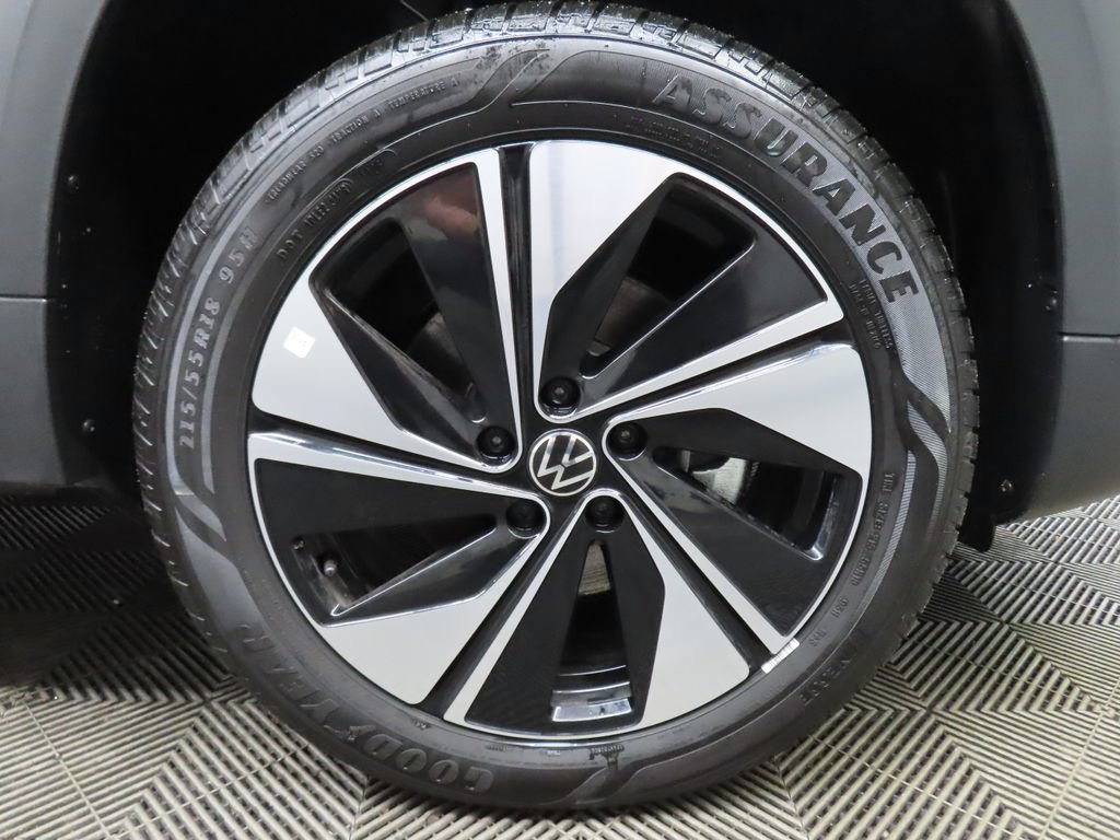 Used 2025 Volkswagen Taos SE AWD/4WD image 10