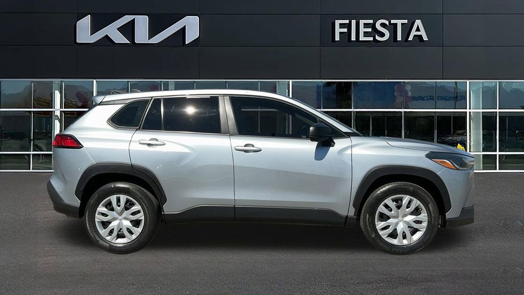 Used 2022 Toyota Corolla Cross L image 6