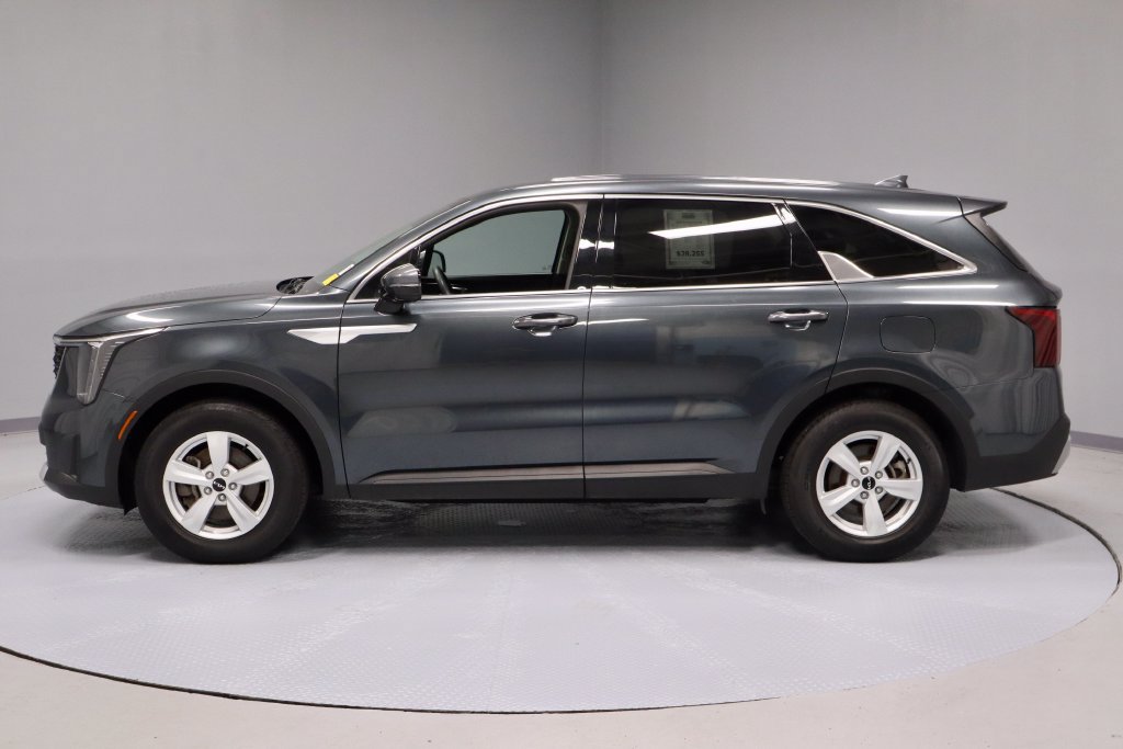 Used 2025 Kia Sorento LX FWD image 8