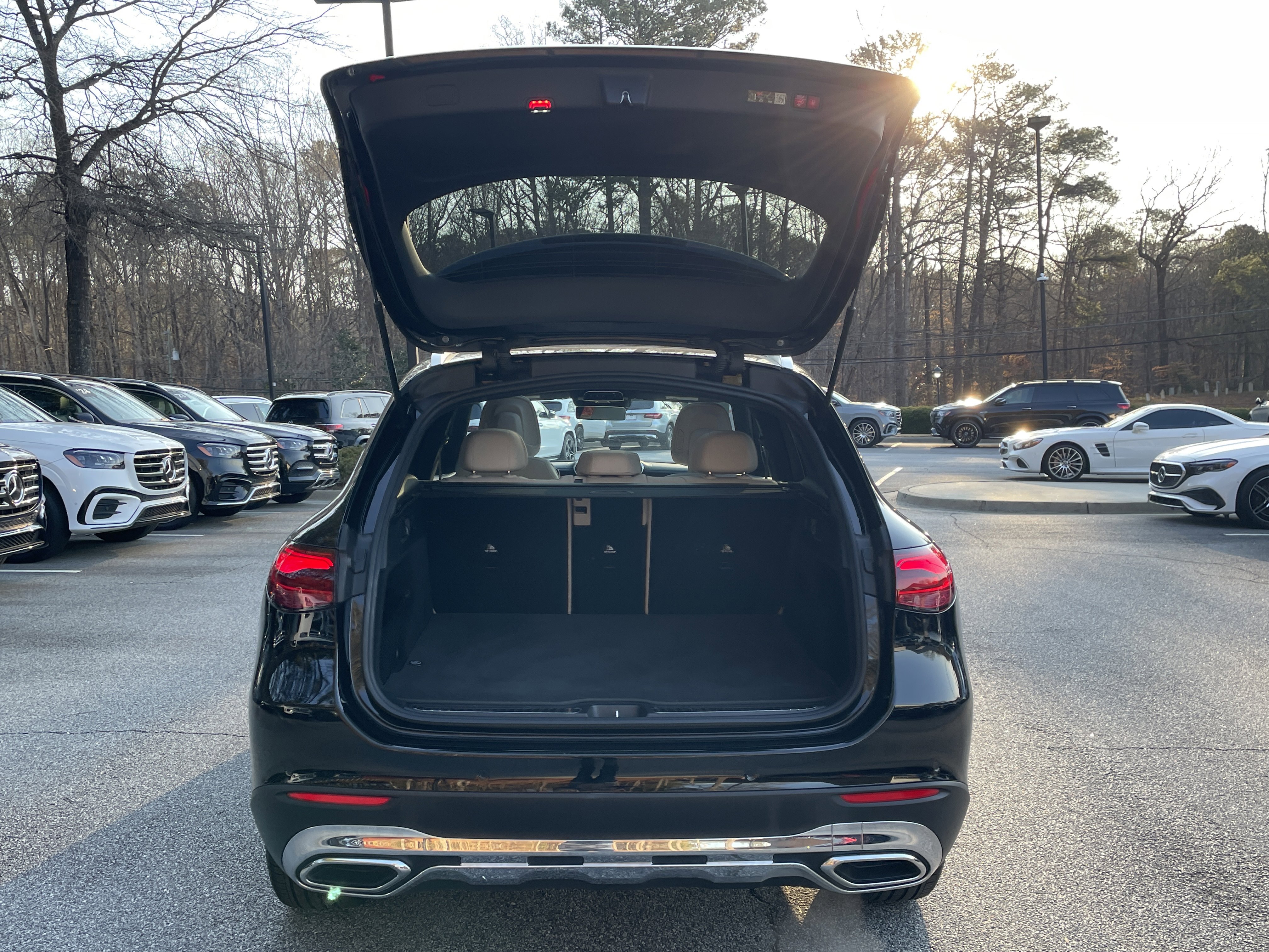 Used 2024 Mercedes-Benz GLC 300 4MATIC image 9