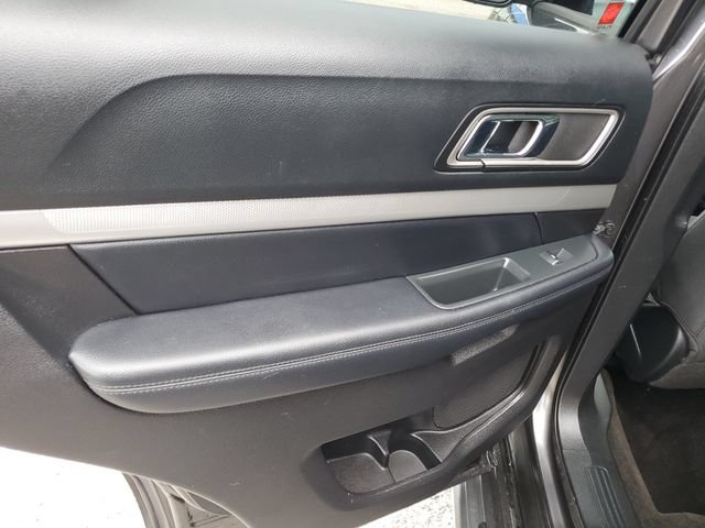 Used 2017 Ford Explorer XLT AWD/4WD image 15