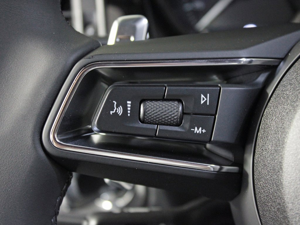 Used 2025 Porsche Macan image 25