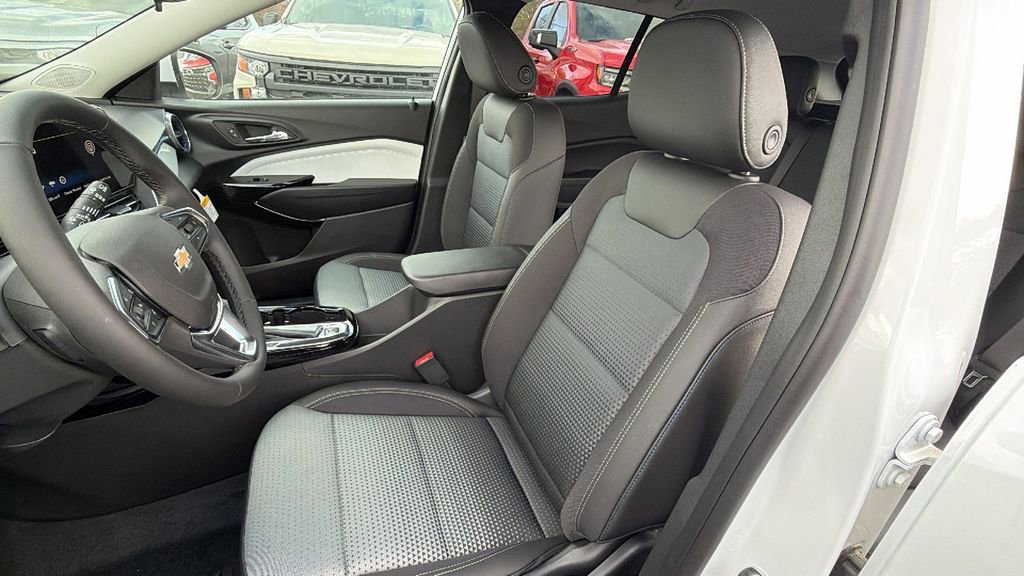 New 2026 Chevrolet Trax LT w/ Driver Confidence Package image 14
