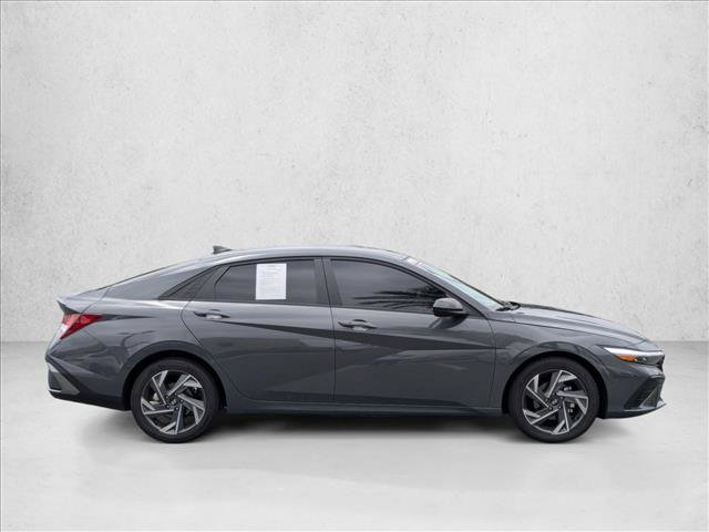 Used 2025 Hyundai Elantra Sport FWD image 4