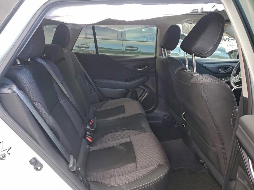 Used 2025 Subaru Outback Premium image 9