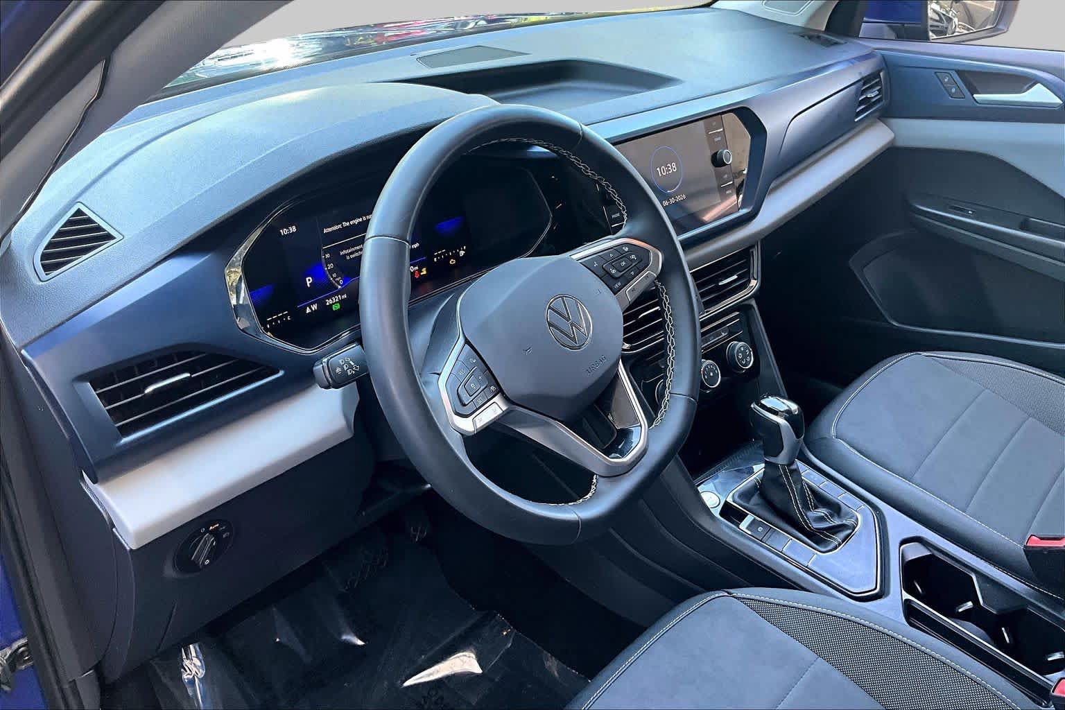 Certified 2023 Volkswagen Taos SE FWD image 18