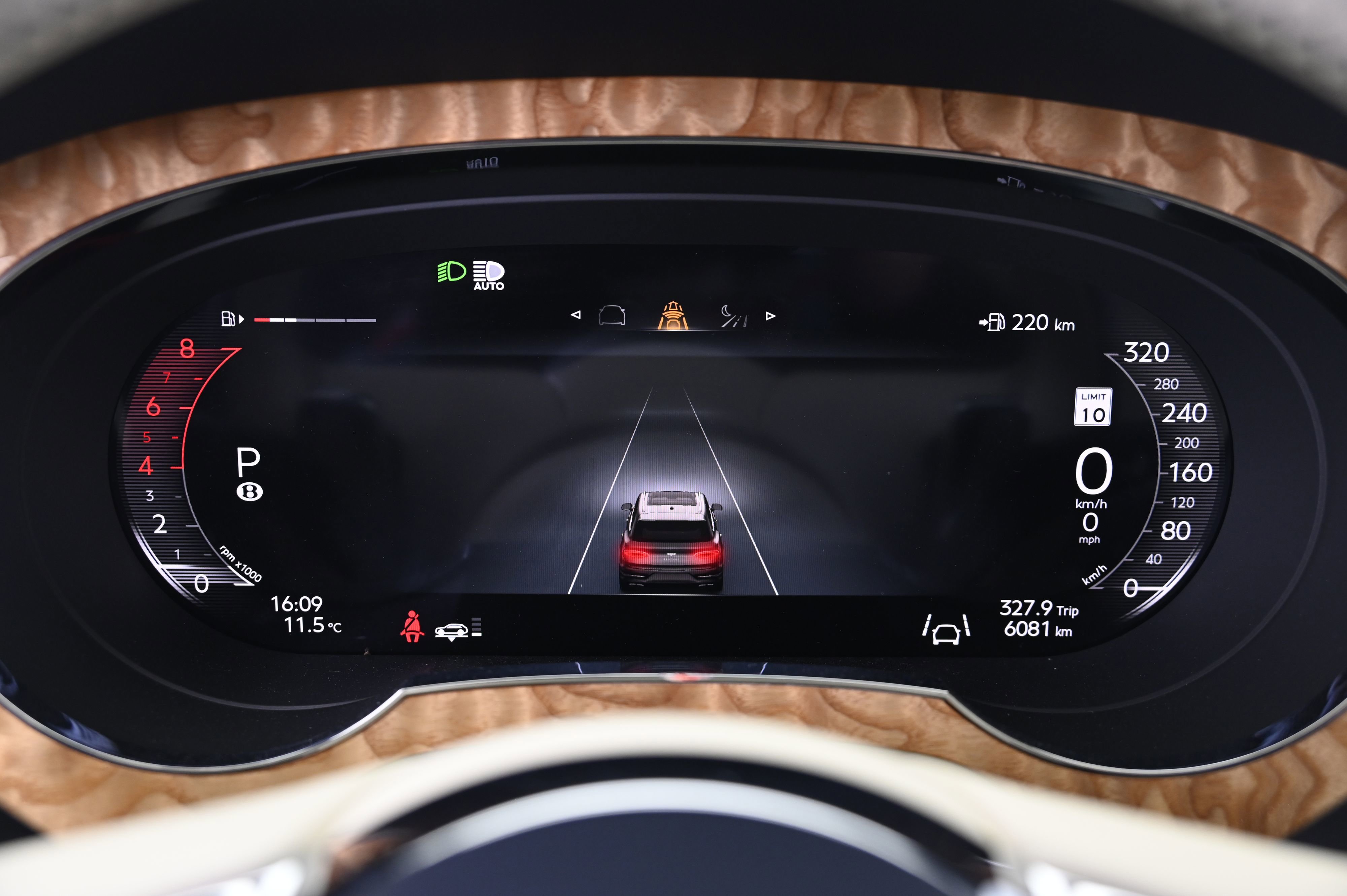 Used 2024 Bentley Bentayga Extended Wheelbase image 39