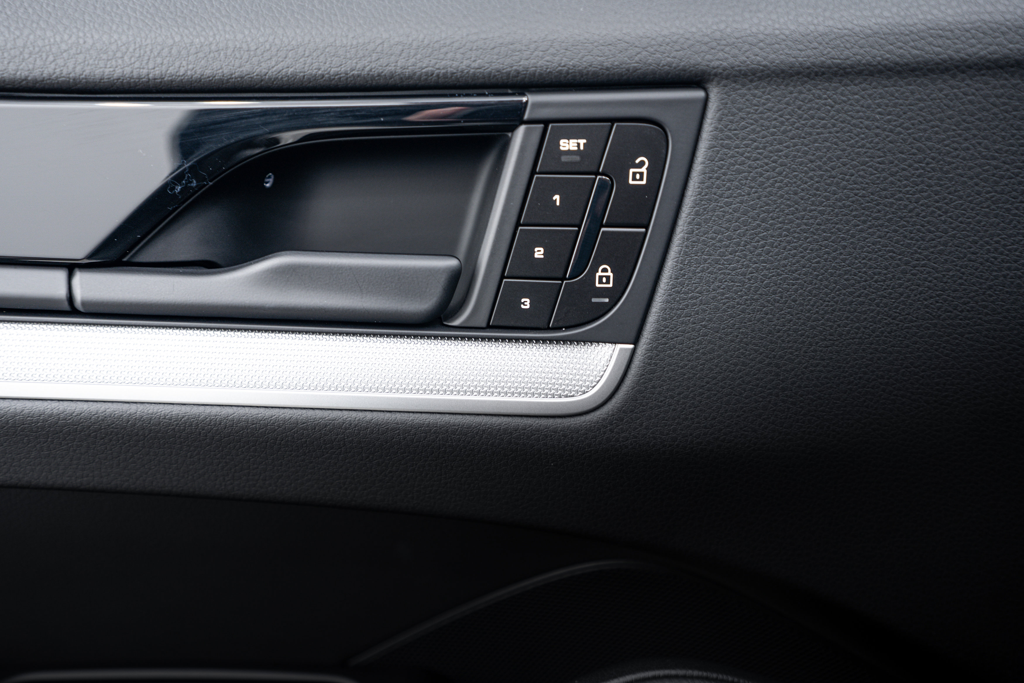 Certified 2025 Porsche Cayenne image 18